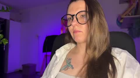  HADLY today day-off see u online 0112  online show from 13, 2, 2025