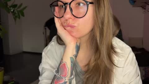  HADLY today day-off see u online 0112  online show from 23, 2, 2025