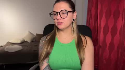  HADLY today day-off see u online 0112  online show from 29, 9, 2025