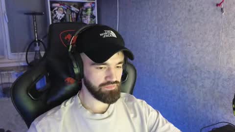 Snapshot of _serious_man chatting on 17, 12, 2025 Ask me online show from 17, 12, 2025