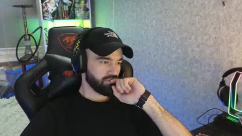 Snapshot of _serious_man chatting on 22, 12, 2025 Ask me online show from 22, 12, 2025