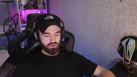 Snapshot of _serious_man chatting on 23, 12, 2025 Ask me online show from 23, 12, 2025