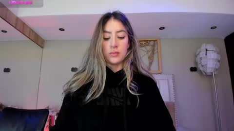 Snapshot of _sofia_cruz chatting on 6, 6, 2026 640 200 online show from 6, 6, 2026