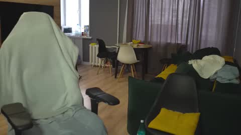 OLIVERpvt is open online show from 11, 3, 2025