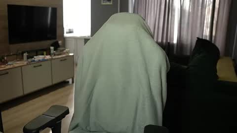 OLIVERpvt is open online show from 31, 3, 2026