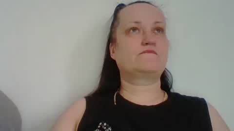 Melisa online show from 1, 2, 2025