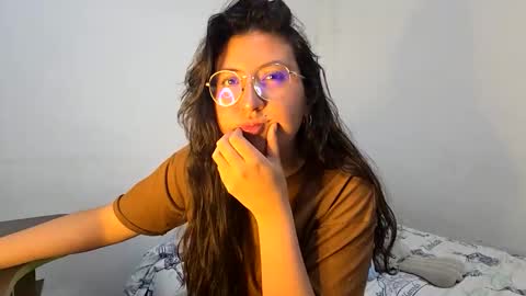 _sweet_melodyy online show from 4, 3, 2026