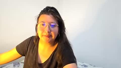 Snapshot of _sweet_melodyy chatting on 11, 5, 2026 _sweet_melodyy online show from 11, 5, 2026