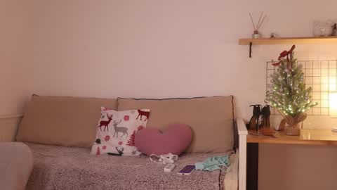 Annie online show from 7, 12, 2024