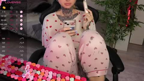 Snapshot of _viv1an_ chatting on 14, 6, 2026 Alis online show from 14, 6, 2026