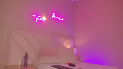 _wendy_x online show from 21, 10, 2025