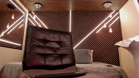 Snapshot of _white_fox_ chatting on 20, 2, 2025 white fox online show from 20, 2, 2025