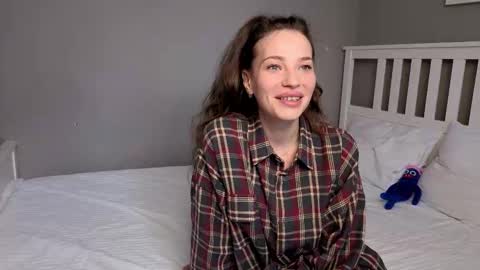 Snapshot of _wild_beauty_ chatting on 7, 11, 2025 _wild_beauty_ online show from 7, 11, 2025