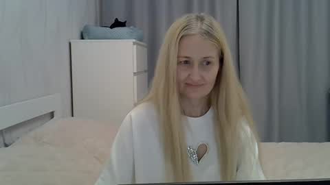 _xsharonx_ online show from 11, 1, 2025