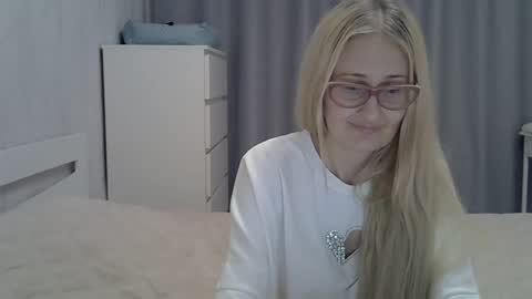 _xsharonx_ online show from 11, 1, 2025