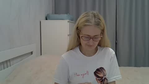 _xsharonx_ online show from 12, 1, 2025