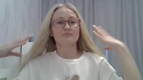 _xsharonx_ online show from 22, 1, 2025