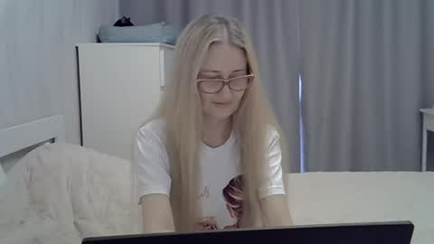 _xsharonx_ online show from 6, 2, 2025