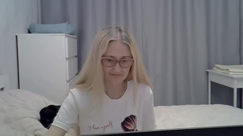 _xsharonx_ online show from 7, 2, 2025