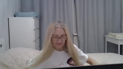 _xsharonx_ online show from 7, 2, 2025