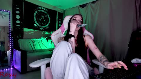 Snapshot of _yourwetdreams_ chatting on 25, 12, 2024 Roxy online show from 25, 12, 2024