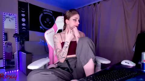 Snapshot of _yourwetdreams_ chatting on 24, 2, 2025 Roxy online show from 24, 2, 2025