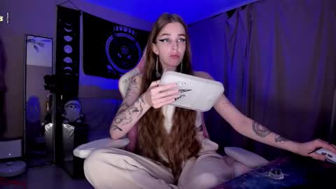 Snapshot of _yourwetdreams_ chatting on 8, 9, 2025 Roxy online show from 8, 9, 2025