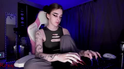 Snapshot of _yourwetdreams_ chatting on 8, 10, 2025 Roxy online show from 8, 10, 2025