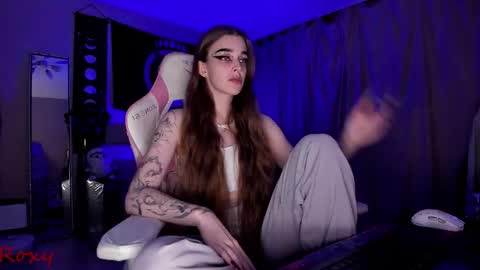 Snapshot of _yourwetdreams_ chatting on 20, 10, 2025 Roxy online show from 20, 10, 2025