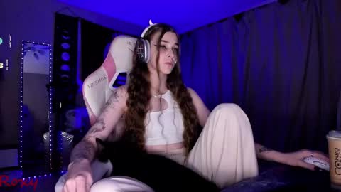 Snapshot of _yourwetdreams_ chatting on 21, 10, 2025 Roxy online show from 21, 10, 2025