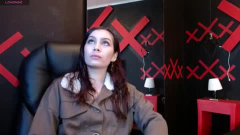 Yuyi online show from 4, 3, 2025