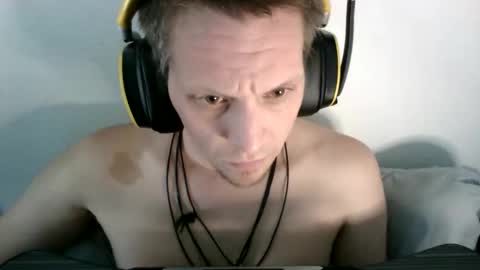 Snapshot of a_bored_dragon chatting on 18, 12, 2025 A Bored Dragon online show from 18, 12, 2025