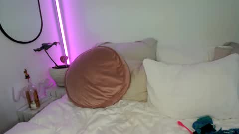 Aaliyahlayla online show from 19, 1, 2025