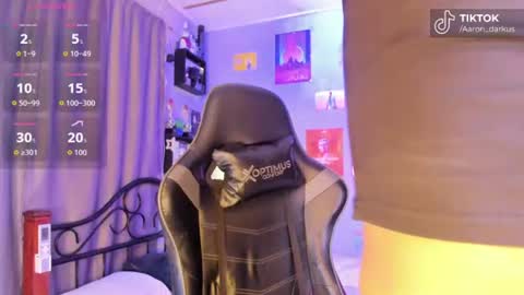 Snapshot of aaron_darkus chatting on 18, 6, 2026 Aaron online show from 18, 6, 2026