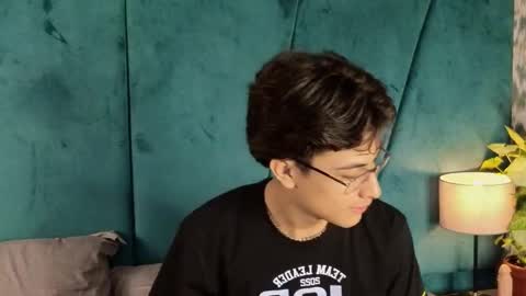 Aaron Ezequiel online show from 18, 9, 2025