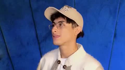 Aaron Ezequiel online show from 26, 10, 2025