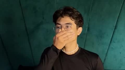 Aaron Ezequiel online show from 31, 10, 2025