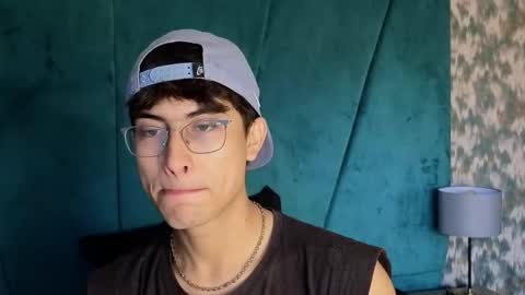 Aaron Ezequiel online show from 2, 11, 2025