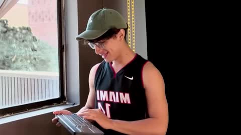 Aaron Ezequiel online show from 30, 5, 2026