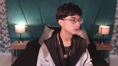 Snapshot of aaron_eze chatting on 11, 6, 2026 Aaron Ezequiel online show from 11, 6, 2026