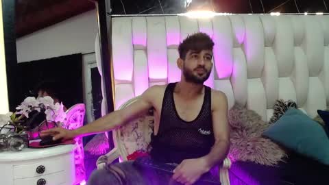 aaron_jones_1 online show from 15, 4, 2026