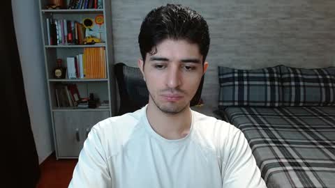 Snapshot of aaron_paul_ chatting on 4, 11, 2025 Aaron online show from 4, 11, 2025