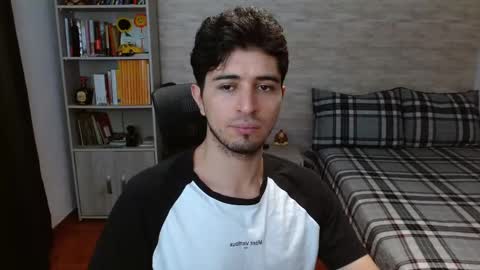 Snapshot of aaron_paul_ chatting on 11, 11, 2025 Aaron online show from 11, 11, 2025