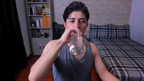 Snapshot of aaron_paul_ chatting on 1, 12, 2025 Aaron online show from 1, 12, 2025