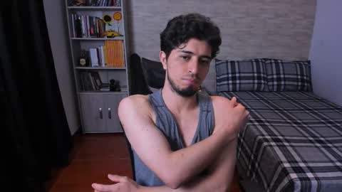 Snapshot of aaron_paul_ chatting on 16, 12, 2025 Aaron online show from 16, 12, 2025