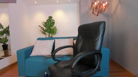 Snapshot of aaron_whitee chatting on 18, 12, 2024 Aaron online show from 18, 12, 2024