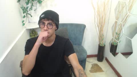 Snapshot of aaronbeer_ chatting on 9, 2, 2026 Aaron online show from 9, 2, 2026