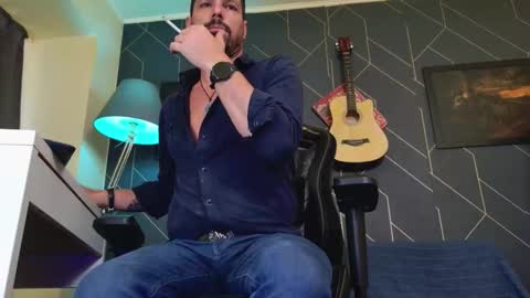 Aaron online show from 25, 3, 2026