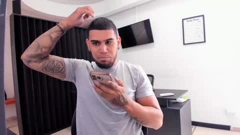 ig aaron hunter123 online show from 14, 4, 2026