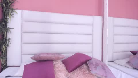 Snapshot of abbey_walker chatting on 2, 2, 2025 abbey_walker online show from 2, 2, 2025